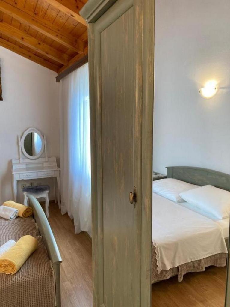 Apartments By The Sea Milna, Vis - 8896 Номер фото